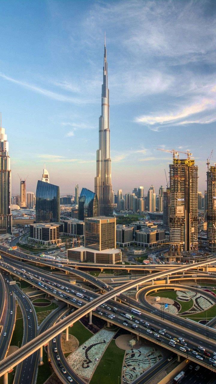 From towering skyscrapers to serene deserts, Dubai and Abu Dhabi have it all!